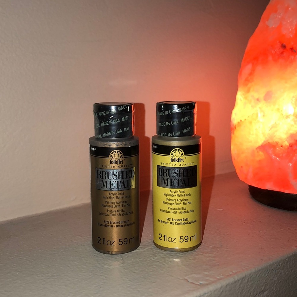 Brushed metal paints